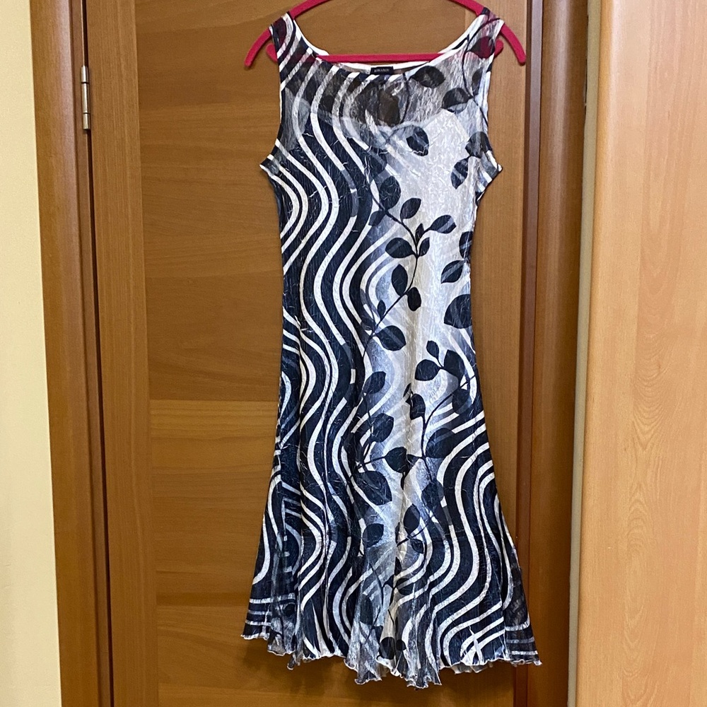 Komarov Black and White Wave Leaf Midi Dress. New without tag